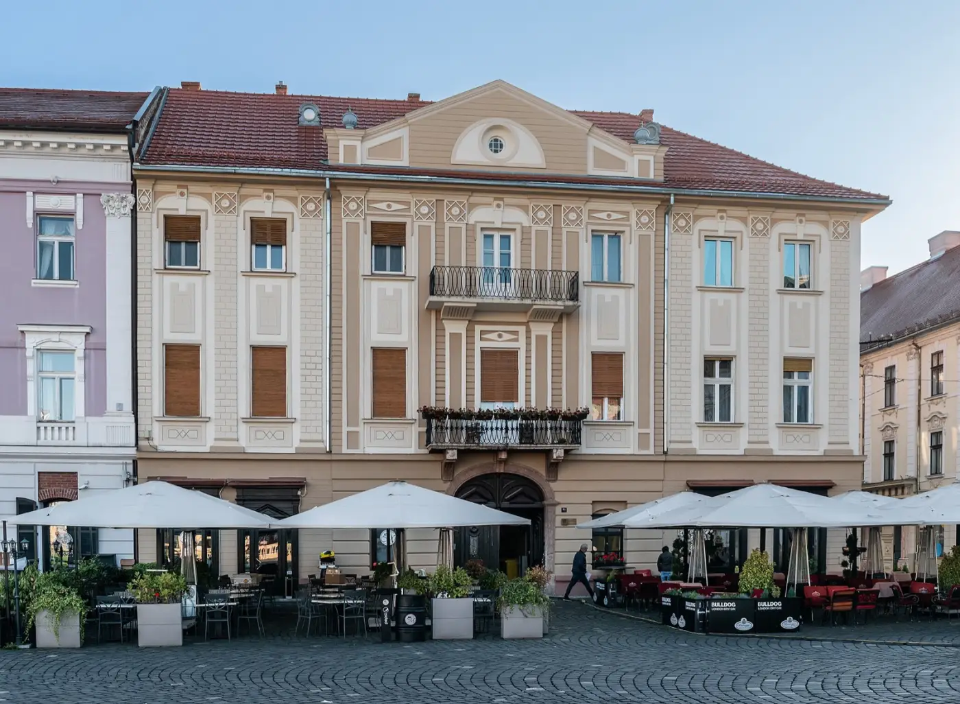 Clădiri colorate în Piața Unirii din Timișoara